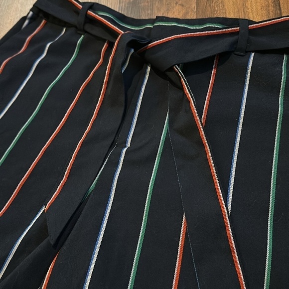 NWT Banana Republic 5” High Rise Navy Stripe Chino Dressy Shorts w/ Belt Size 6 - Picture 2 of 9